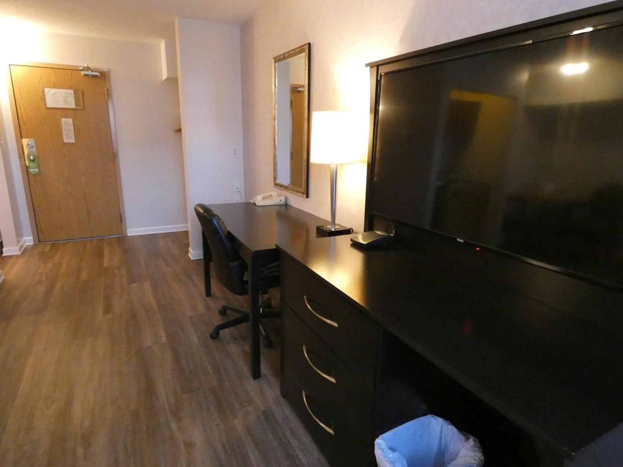 Dilworth Inn Kelowna Ngoại thất bức ảnh