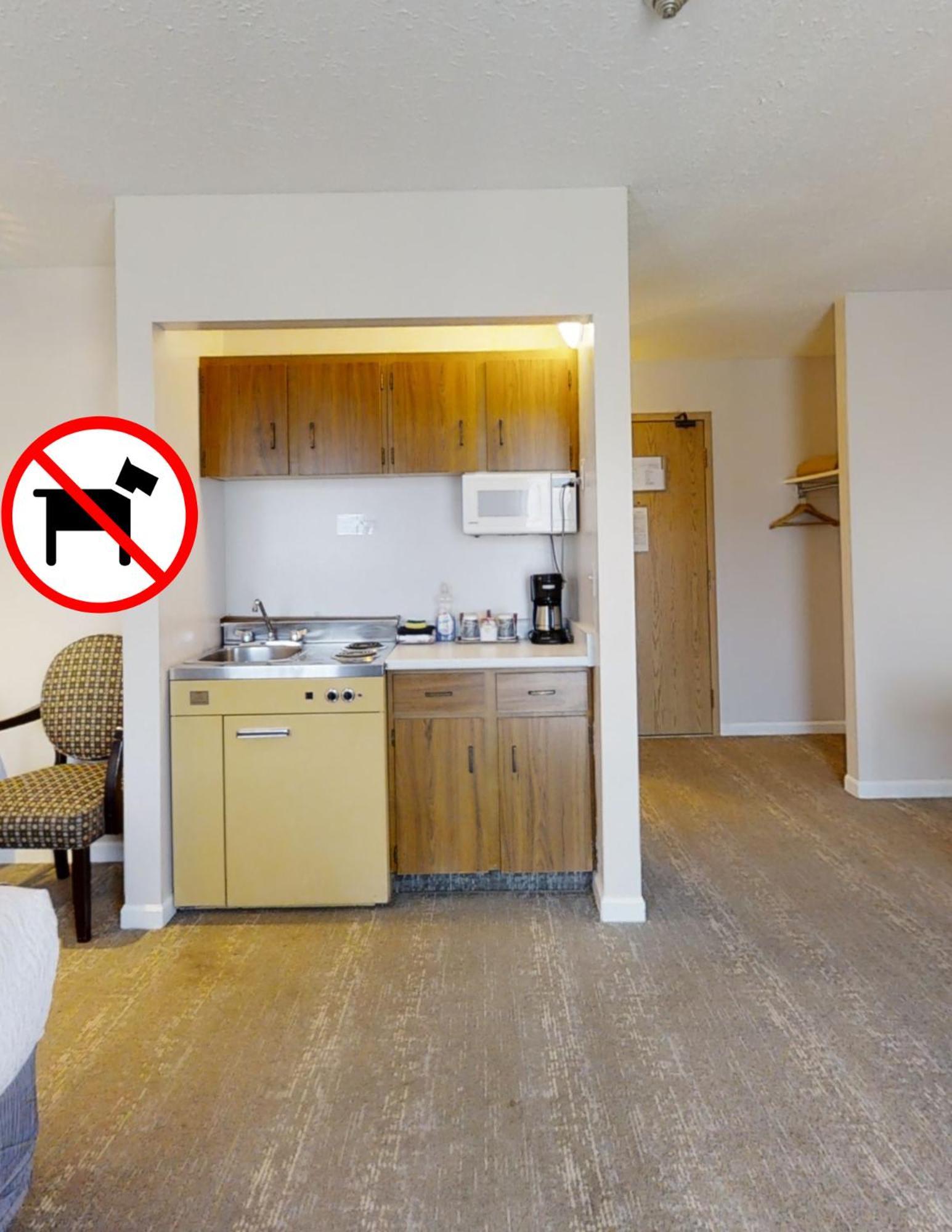 Dilworth Inn Kelowna Ngoại thất bức ảnh