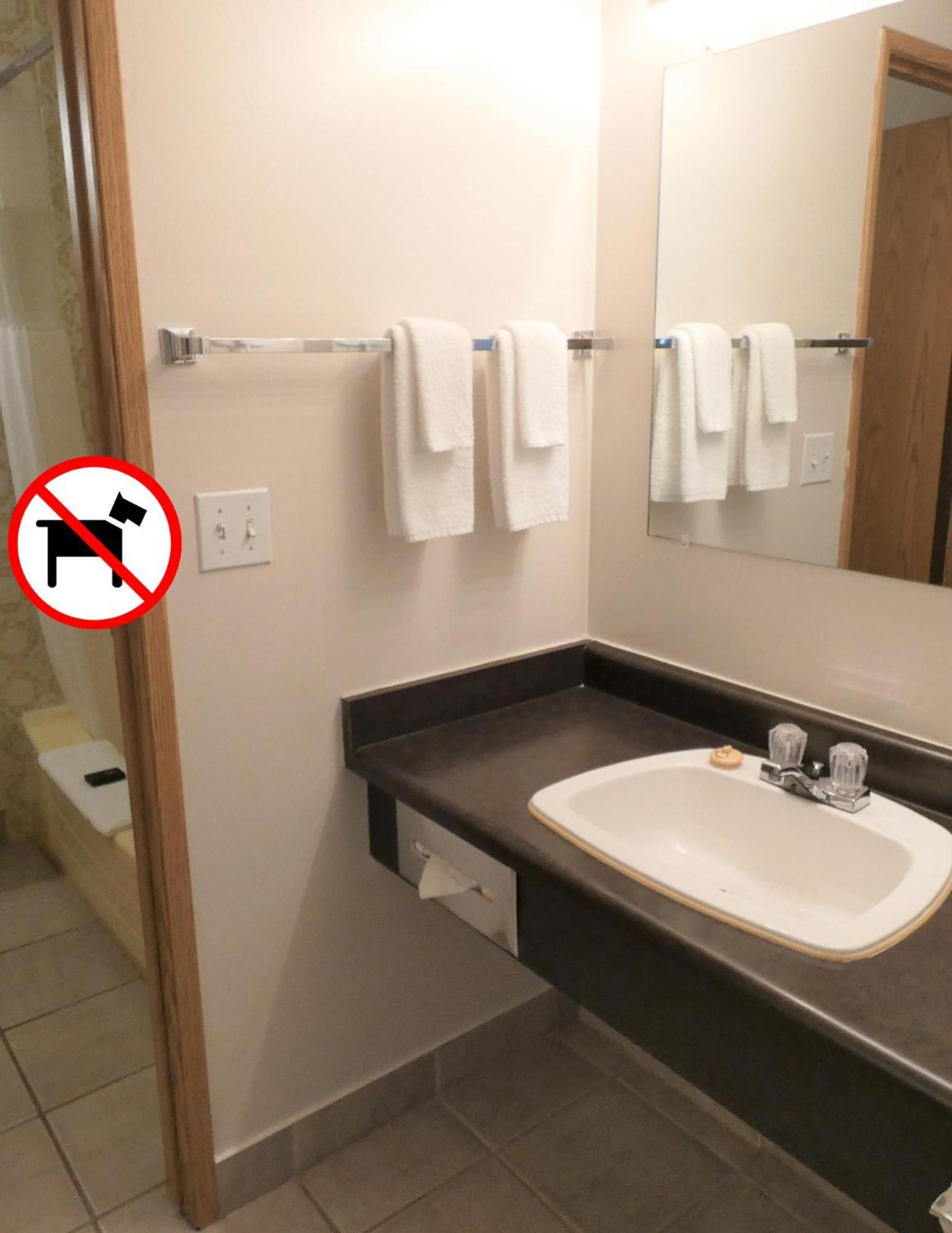 Dilworth Inn Kelowna Ngoại thất bức ảnh