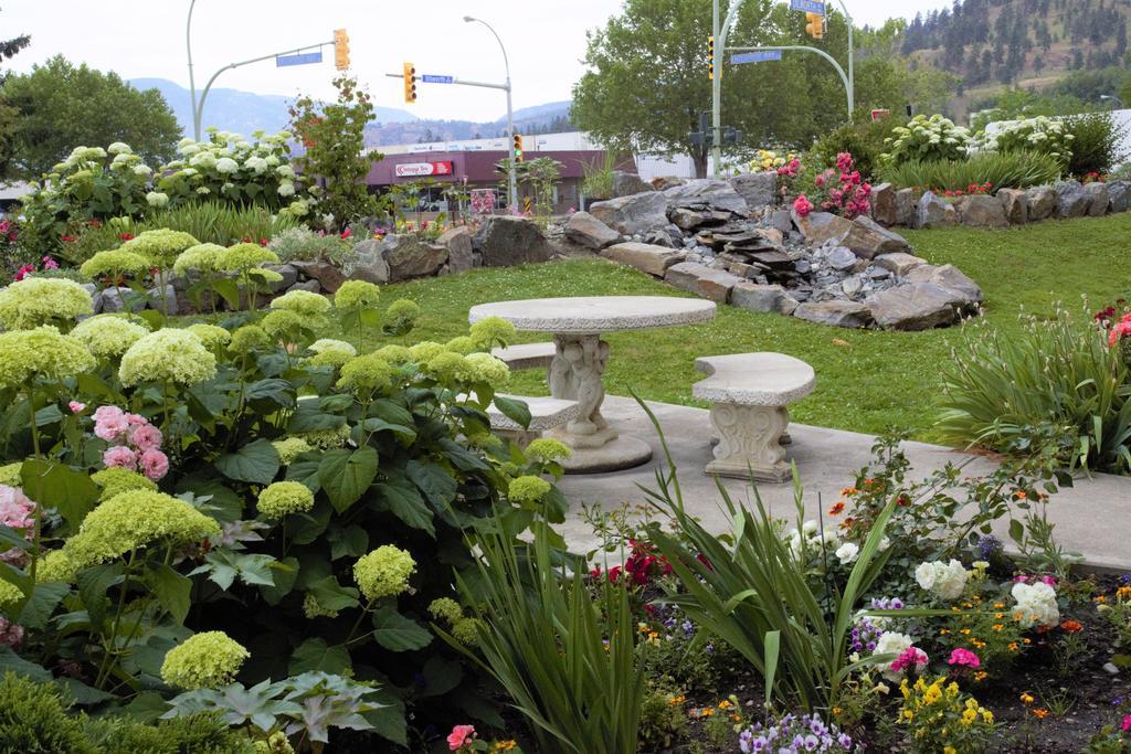 Dilworth Inn Kelowna Ngoại thất bức ảnh