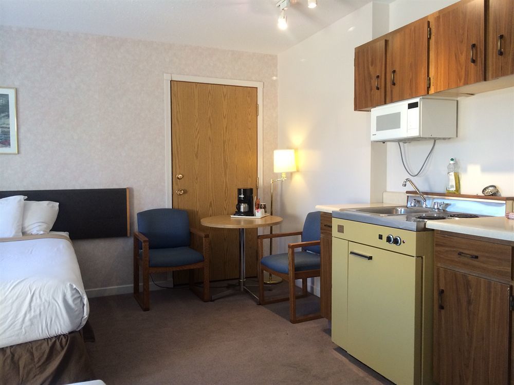 Dilworth Inn Kelowna Ngoại thất bức ảnh